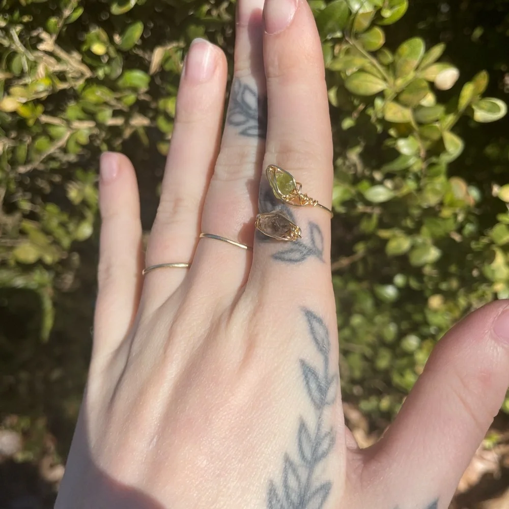 Pre order!! Peridot and black herk diamond Adjustable Ring - Picture 9 of 10